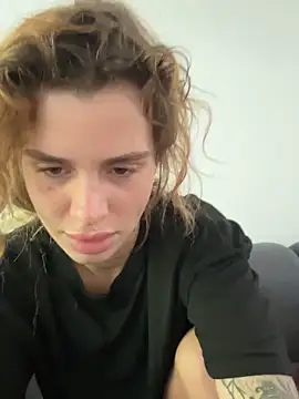 EmiliaCatalina online show from 02.05.26