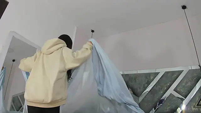 victoria cooper3 online show from 12.05.25