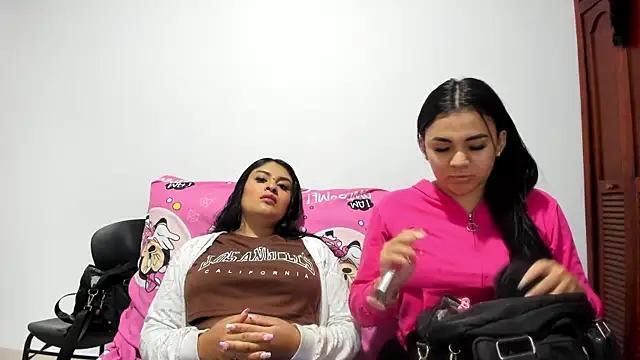 Snapshot of youlittle_perverts chatting on 12.12.24 youlittle perverts online show from 12.12.24