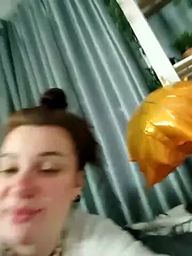 EllieOz online show from 11.19.25