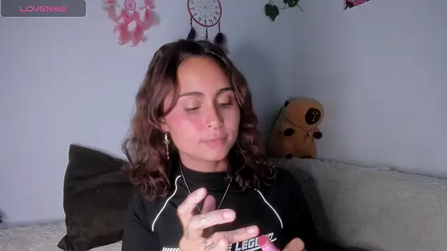 Violette-Ramirez01 online show from 10.20.25