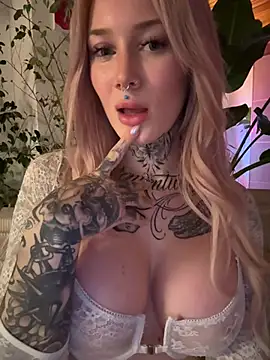 Snapshot of Stella-Kink chatting on 02.22.25 Stella-Kink online show from 02.22.25