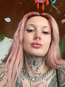 Snapshot of Stella-Kink chatting on 03.08.25 Stella-Kink online show from 03.08.25