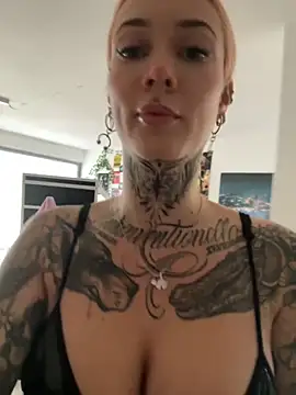 Snapshot of Stella-Kink chatting on 11.14.25 Stella-Kink online show from 11.14.25