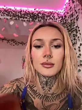 Snapshot of Stella-Kink chatting on 12.04.25 Stella-Kink online show from 12.04.25