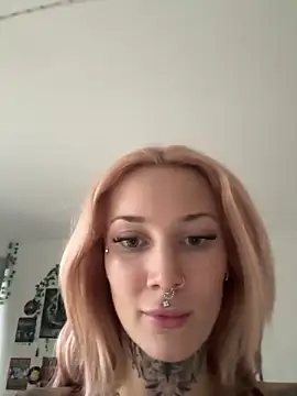 Snapshot of Stella-Kink chatting on 12.23.25 Stella-Kink online show from 12.23.25