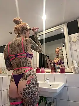 Snapshot of Stella-Kink chatting on 02.01.26 Stella-Kink online show from 02.01.26