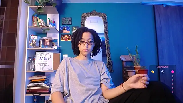 Snapshot of ela_0 chatting on 11.06.25 ela 0 online show from 11.06.25