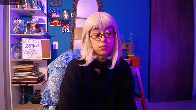 Snapshot of ela_0 chatting on 11.08.25 ela 0 online show from 11.08.25