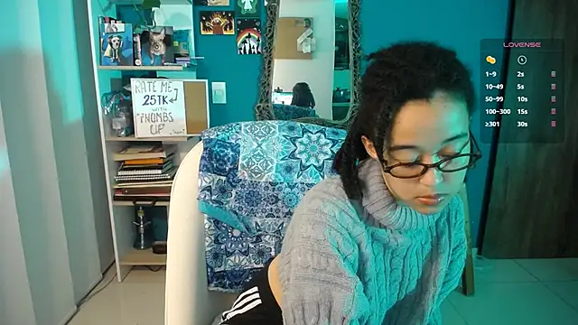 Snapshot of ela_0 chatting on 11.10.25 ela 0 online show from 11.10.25