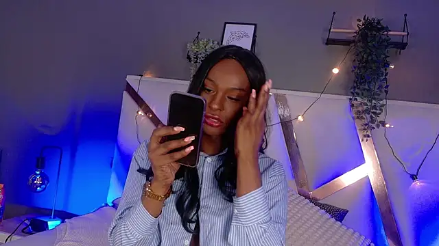 Snapshot of nahomi_campbell chatting on 11.01.25 nahomi campbell online show from 11.01.25