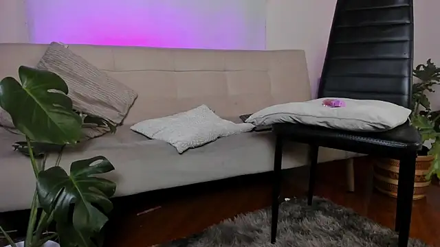 Snapshot of roselinedior chatting on 01.13.25 roselinedior online show from 01.13.25