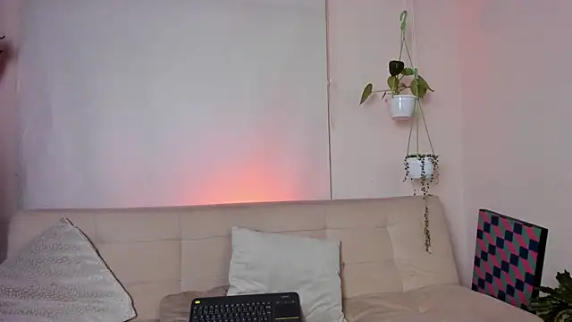 Snapshot of roselinedior chatting on 02.06.25 roselinedior online show from 02.06.25