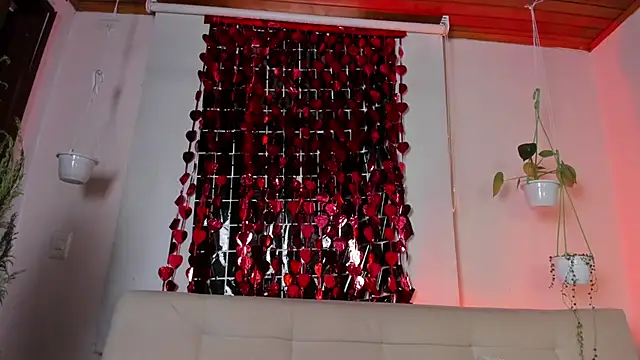 Snapshot of roselinedior chatting on 02.12.25 roselinedior online show from 02.12.25