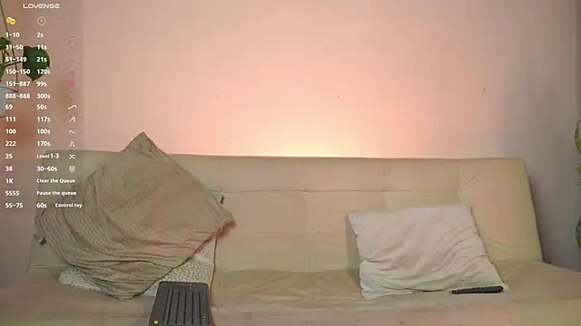 Snapshot of roselinedior chatting on 03.10.25 roselinedior online show from 03.10.25