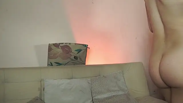 Snapshot of roselinedior chatting on 03.17.25 roselinedior online show from 03.17.25