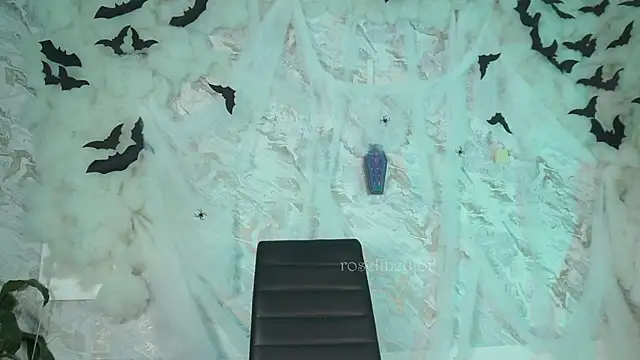 Snapshot of roselinedior chatting on 10.23.25 roselinedior online show from 10.23.25