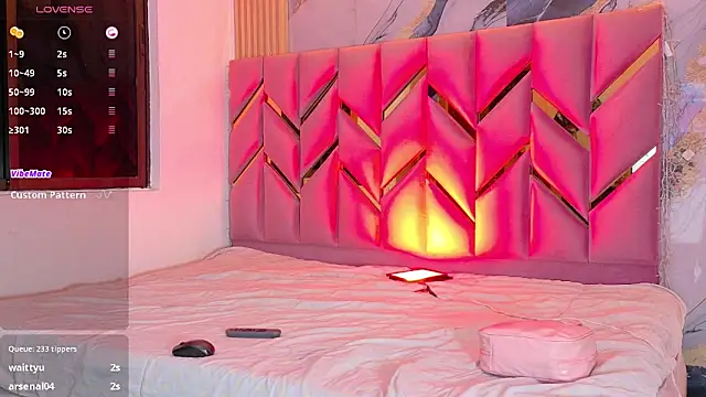 Snapshot of daddyissuesss_ chatting on 09.19.25 daddyissuesss online show from 09.19.25