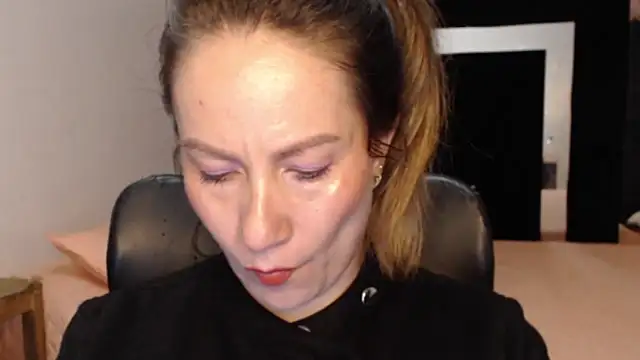 Snapshot of CATRINA-83 chatting on 05.29.26 CATRINA-83 online show from 05.29.26