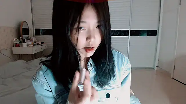 Snapshot of -Lucky_Girl chatting on 09.29.25 -Lucky Girl online show from 09.29.25