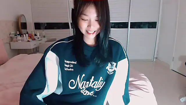 Snapshot of -Lucky_Girl chatting on 10.27.25 -Lucky Girl online show from 10.27.25