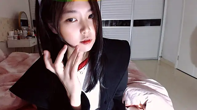 Snapshot of -Lucky_Girl chatting on 12.01.25 -Lucky Girl online show from 12.01.25