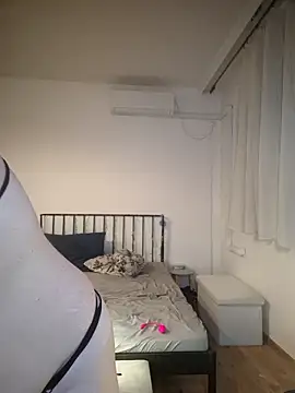 Jassiundich2 online show from 09.18.25