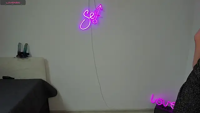 Snapshot of Bitch_Coin chatting on 10.28.25 Bitch Coin online show from 10.28.25