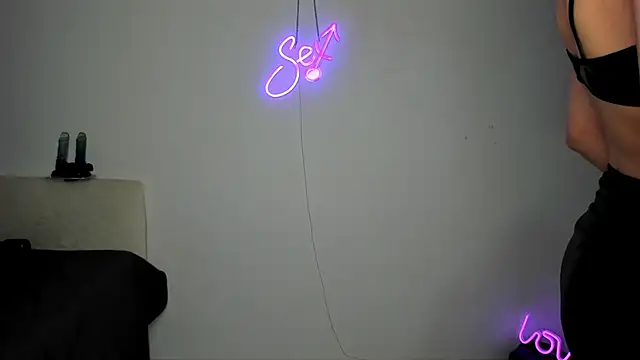 Snapshot of Bitch_Coin chatting on 11.10.25 Bitch Coin online show from 11.10.25