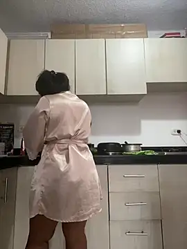 emmyjhonson07 online show from 12.11.24