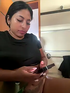 emmyjhonson07 online show from 11.07.25