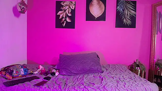 Snapshot of shybutdirtygirrll chatting on 01.19.25 shybutdirtygirrll online show from 01.19.25