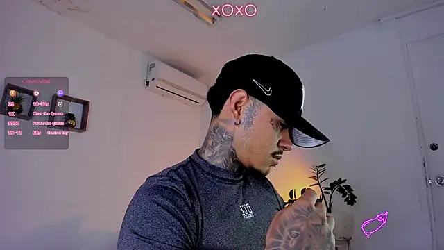 Snapshot of JordanSmiith_ chatting on 02.05.25 JordanSmiith online show from 02.05.25