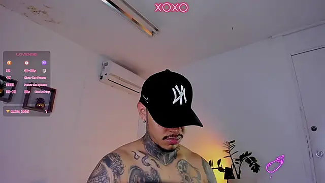 Snapshot of JordanSmiith_ chatting on 02.05.25 JordanSmiith online show from 02.05.25