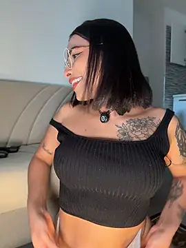Snapshot of maykka chatting on 05.18.26 maykka online show from 05.18.26