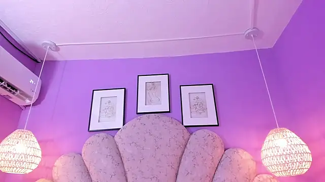 chloe watson  online show from 02.08.25