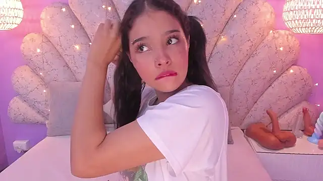 chloe watson  online show from 03.02.25