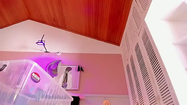 chloe watson  online show from 09.16.25