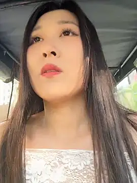 Snapshot of Fannywell chatting on 06.17.26 Fannywell online show from 06.17.26