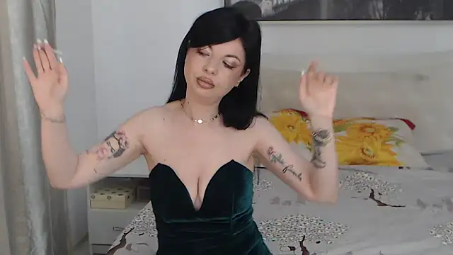 Snapshot of naughtymommy666 chatting on 06.04.26 naughtymommy666 online show from 06.04.26