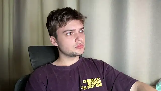 Snapshot of superfluboy_ chatting on 12.03.25 superfluboy online show from 12.03.25