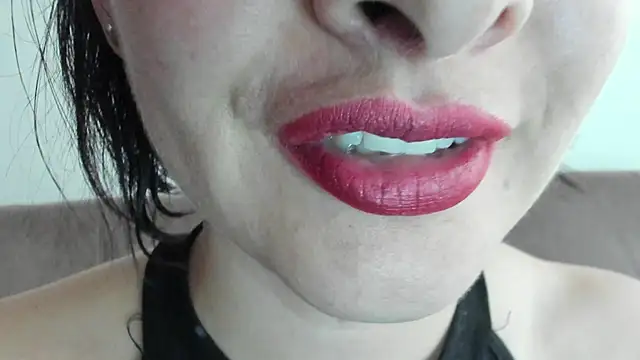 Snapshot of queen_fetish chatting on 02.05.25 queen fetish online show from 02.05.25