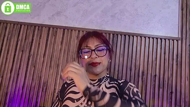 Snapshot of evelynjohnsoon chatting on 06.11.26 evelynjohnsoon online show from 06.11.26