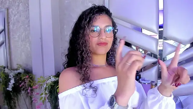 Snapshot of Miia002 chatting on 01.14.25 Miia002 online show from 01.14.25