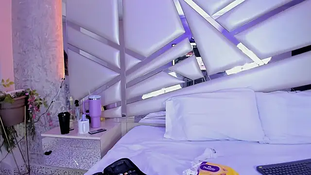 Snapshot of Miia002 chatting on 02.05.25 Miia002 online show from 02.05.25