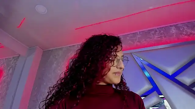 Snapshot of Miia002 chatting on 03.08.25 Miia002 online show from 03.08.25