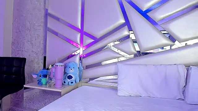 Snapshot of Miia002 chatting on 09.25.25 Miia002 online show from 09.25.25