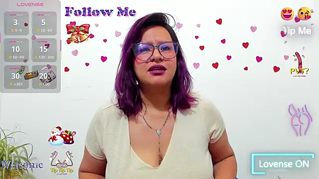 Snapshot of hazel_34 chatting on 12.04.25 hazel 34 online show from 12.04.25