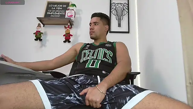 Snapshot of Thonydupont chatting on 12.18.24 Thonydupont online show from 12.18.24