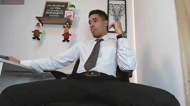 Snapshot of Thonydupont chatting on 12.18.24 Thonydupont online show from 12.18.24